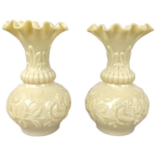 Duo Antieke Beige Opaline Vazen 1