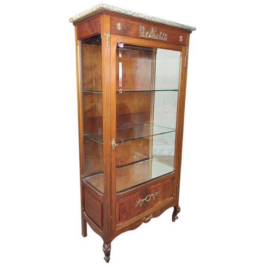 Vitrinekast Met Fineer En Messing Ornamenten 1
