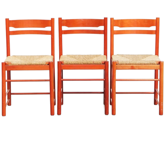 Leuke Set Van 3 Rode Vintage Houten Stoelen Uit De Jaren ’70 Met Een Gevlochten Rieten Zitting 1