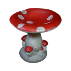 Betonnen Paddenstoelen Stoelen Geschilderd – Rood Met Witte Stippen thumbnail 1