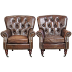 Set Van 2 Prachtige, Unieke En Comfortabele Bruin Generfde Rundleren Chesterfield Fauteuils thumbnail 1