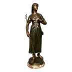 Eugene Marioton (Frans, 1857-1893). Bronzen Beeld Op Marmeren Voetstuk "Jeanne D'Arc". thumbnail 1