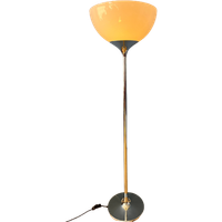 Guzzini Flash Space Age Vloerlamp Met Chromen Voet En Witte Acrylglazen Kap