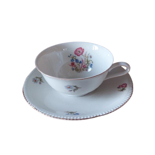 7 Delig Jaren 40 Servies Van <<<brand>>>, Heel Dun Porselein 1