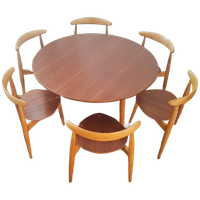Tafel En Stoelen Van Hans J. Wegner Voor Fritz Hansen