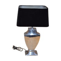 Schemerlamp Met Metalen Poot En Zwarte Kap