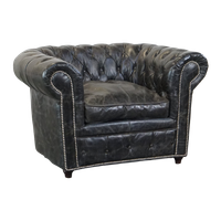 Ruime Zwarte Rundleren Chesterfield Fauteuil Met Een Sprekend Karakter