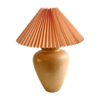 Grote Terracotta Lamp Met Perzik Plisse Kap thumbnail 1