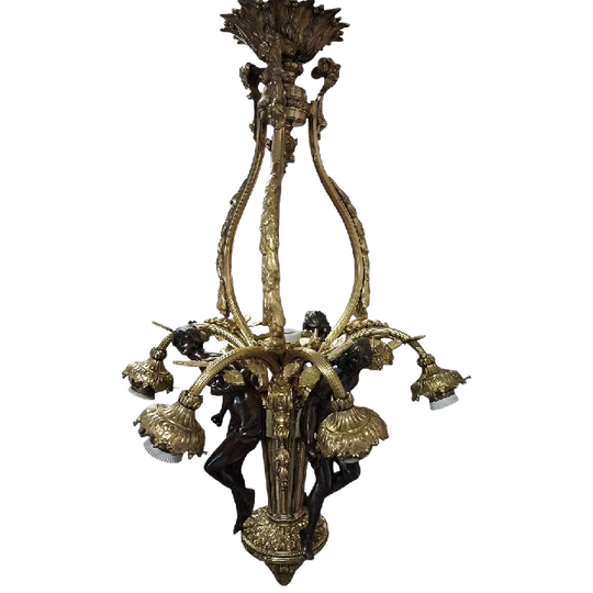 Belle Epoque Bronzen Luchter Met Schaars Geklede Bronzen Dames. 1