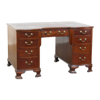 Antiek En Luxe Houten Engels Bureau Uit Eind 19e Eeuw Met Een Leren Blad En Gebogen Voorkant