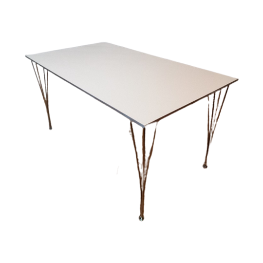 <<<brand>>>, Piet Hein Diner Table 1