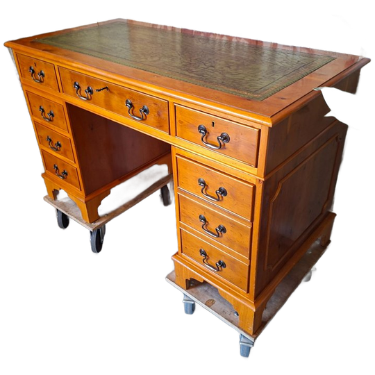 Klassieke Engelse Bureau, Schrijftafel, Desk Met Lederen Inleg Afm, 122x61cm En 77cm Hoog 1