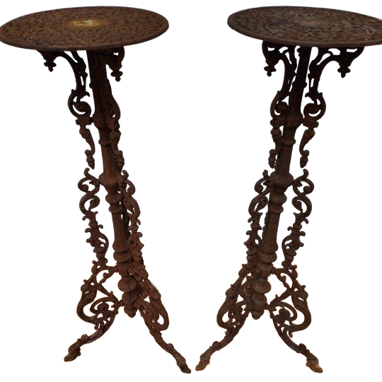 Antiek Gietijzeren Bijzettafeltjes Pied De Stalles Plantentafeltjes. Setprijs 1