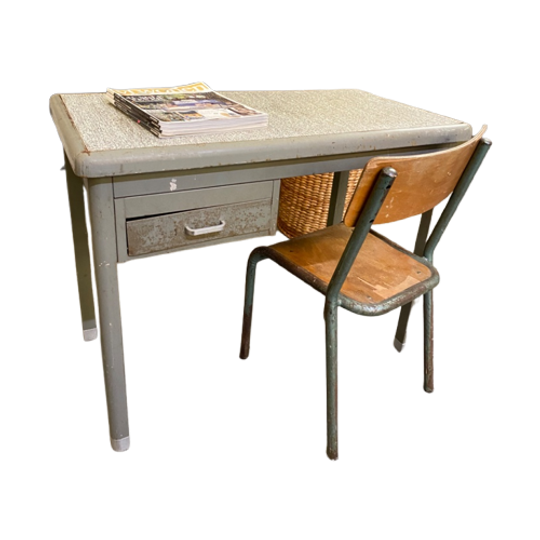 Vintage Industrieel Kinderbureau Met Stoel 1