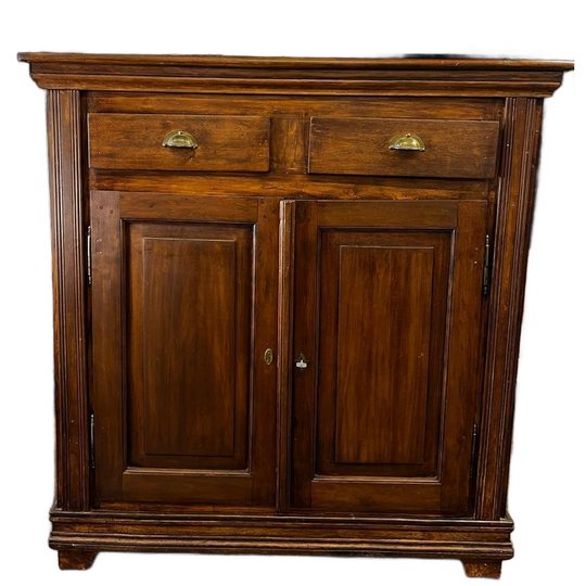 Antieke Houten Kast In Landelijke Stijl. 1