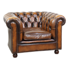 Luxe, Klassieke En Mooie Rundleren Engelse Chesterfield Fauteuil In Goede Staat thumbnail 1