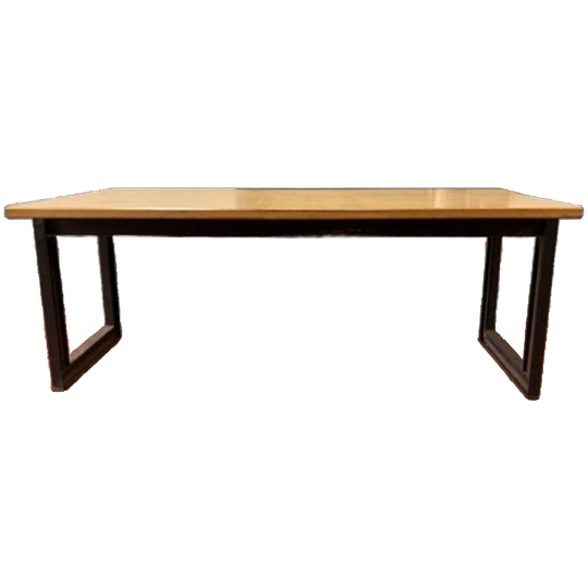Stevige Nonnentafel Met Industrieel Stalen Onderstel 1