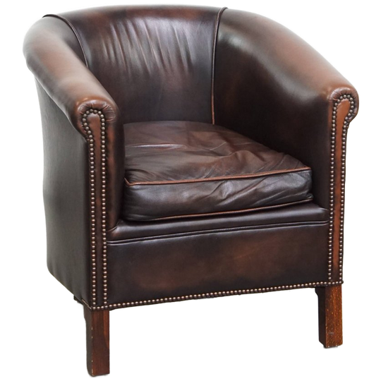Elegante En Comfortabele Rundleren Clubfauteuil In Engelse Stijl In Een Mooie Donkere Kleur 1