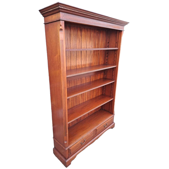 Grote Klassieke Boekenkast Afm. 136x36cm En 197cm Hoog. 1