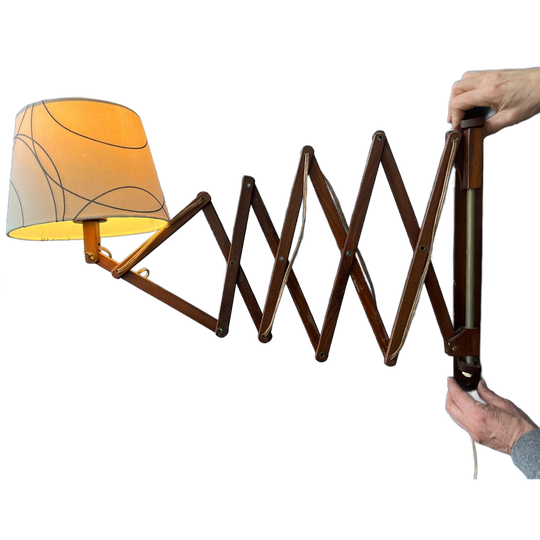 Deense Stijl Teakhouten Schaarwandlamp Met Beige Kap En Zwart Decoratief Patroon 1