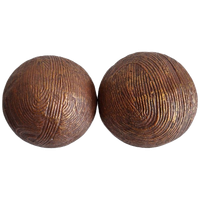 Twee Kunststof Ronde Decoratie Bollen Ø 10 Cm Met Streepmotief