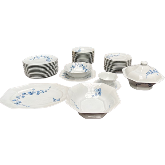 Royal Limoges Servies Voor 12 Personen. 1