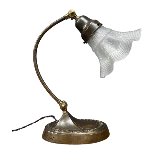 Sierlijke Messing Tafellamp Met Rokvormige Glazen Kap