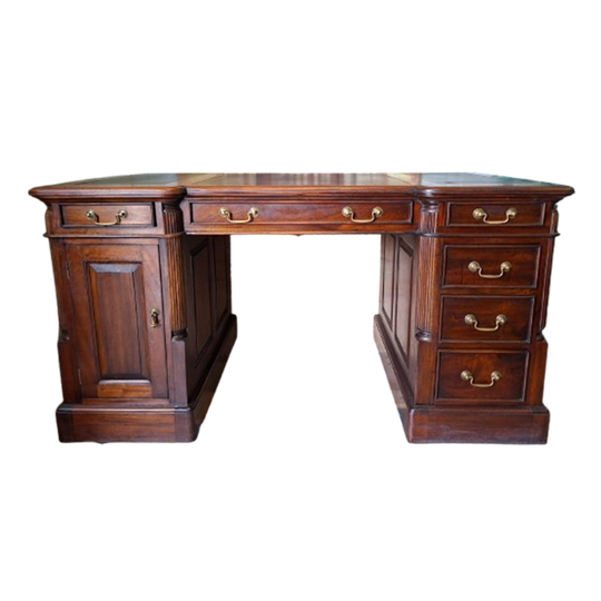 Klassiek Engelse Bureau, Schrijftafel, Deks Met Lederen Inleg Afm. 155x85cm En 80cm Hoog. 1