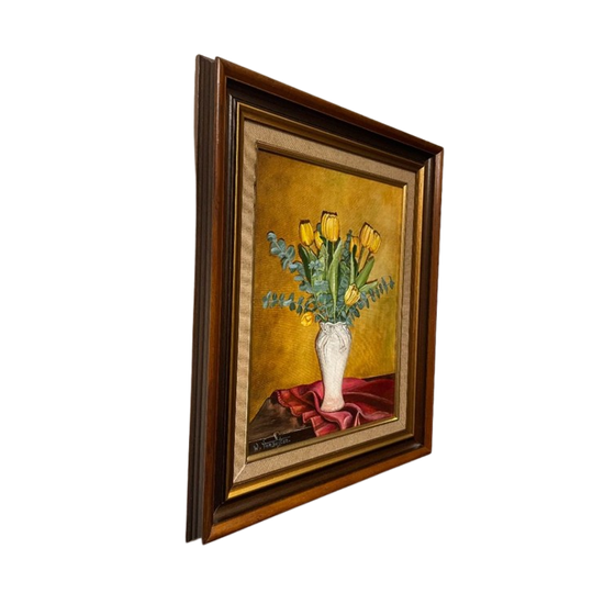 Gele Tulpen In Een Witte Vaas 1