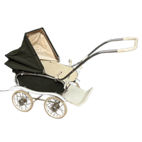 Vintage Kinderwagen Van Het Britse Merk Silver Cross.