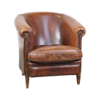 Stoere, Karaktervolle En Comfortabele Cognac-Kleurige Schapenleren Clubfauteuil Met Een Tijdloos thumbnail 1