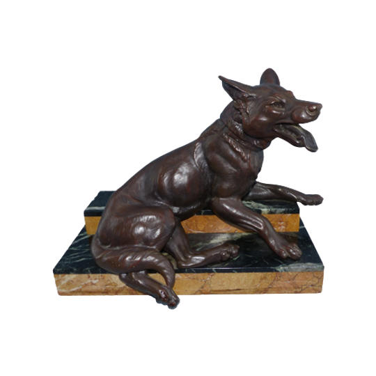 Art Deco Beeld Met Liggende Herdershond Van L. Carvin Uit Frankrijk 1