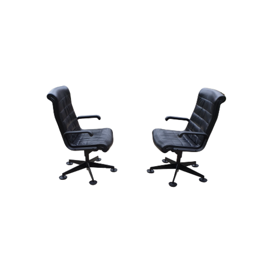 An Eye-catching Desk Or Conference Chair Designed By Richard Sapper. Manufactured By Knoll Intern 1