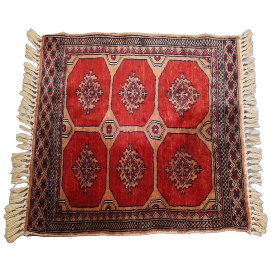 Handgeknoopt, Vierkant Oosters Sierkleedje Met Mooie Rode Kleuren 63x61cm 1