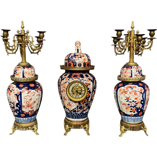 Imari. Set Pendule Met Kandelaars. 1