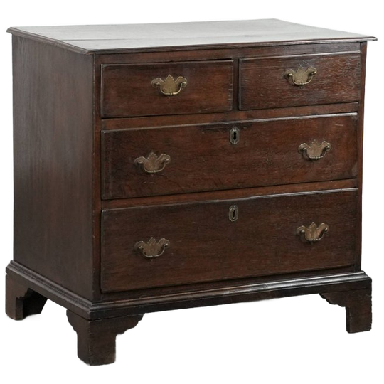 Subtiel Engels Antiek Ladekastje Van Eikenhout Uit De 18e Eeuw In Een Mooi Bescheiden Formaat 1