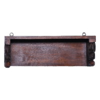 Wandplank Met Houtsnijwerk