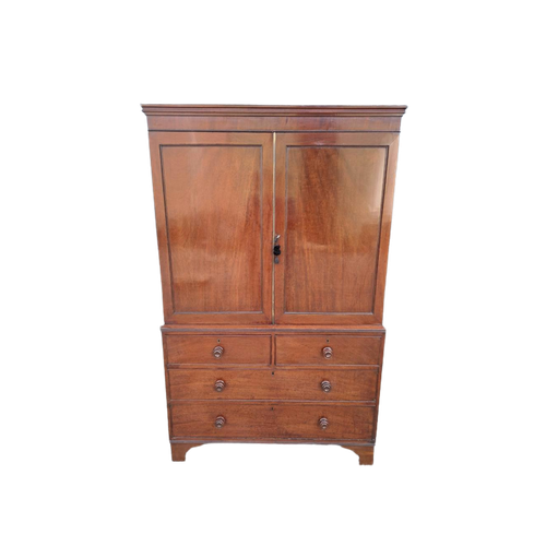 Antieke Engels Kabinet Mahonie Afm. 121X58Cm En 195Cm Hoog.