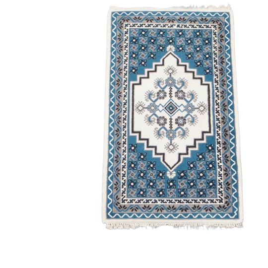 Subtiel Oosters Vloerkleed Met Voornamelijk Blauwe En Witte Tinten En Strakke Patronen 181x90cm 1