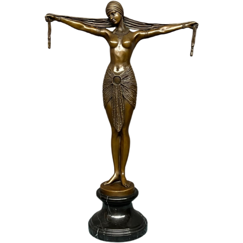 Bronzen Beeld In Art Deco-Stijl Van Een Vrouw.