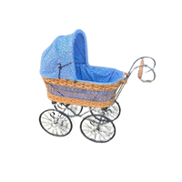 Klassieke Vintage Kinderwagen Met Rieten Mand