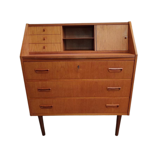 Bureau, Deens Design