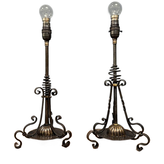 Set Van Twee Engelse Arts & Crafts Tafellampen 1