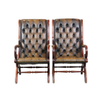 Set Van 2 Sierlijke En Karaktervolle Groene Vintage Rundleren Engelse Chesterfield Fauteuils thumbnail 1