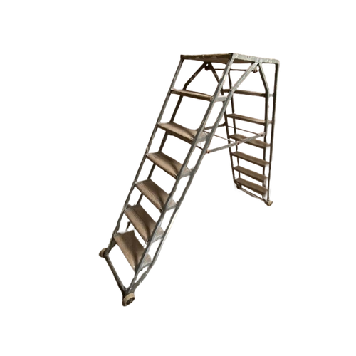 Oude Pluk-Ladder. Bordestrap. Trap. Origineel.