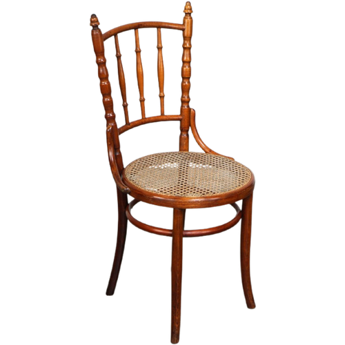 Originele Antieke Thonet Stoel Met Geweldige Kleuren En Een Rieten Zitting