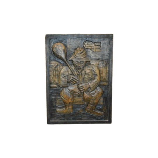 Man In Wijnkelder Houtsnijwerk 1