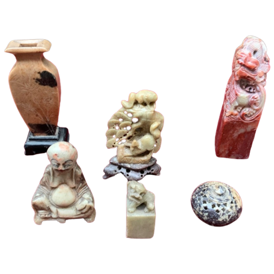 Set Miniaturen Gemaakt Van Natuurlijk Speksteen. 1