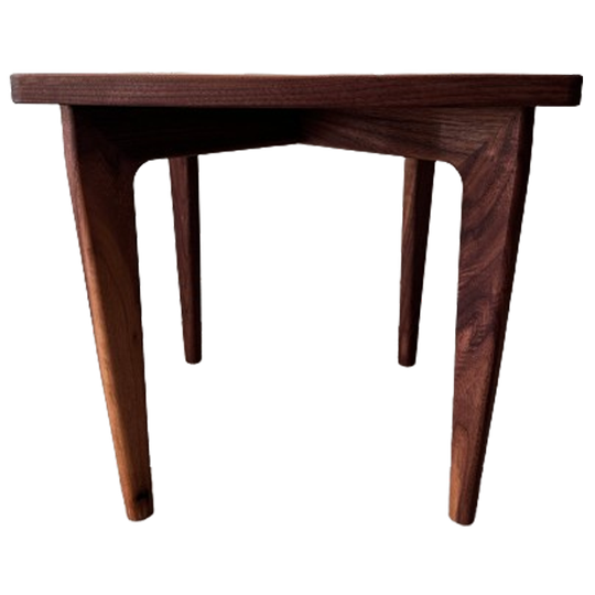 Scandinavisch Design Massief Notenhouten Tafeltje 1