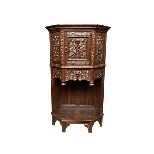 Kabinet In Renaissance Stijl. 1